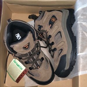 NWT Kids leather hiking boots